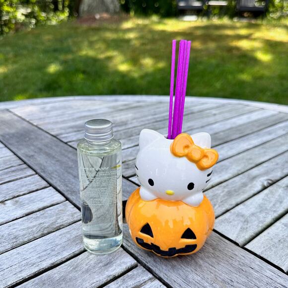 Halloween Hello Kitty In Pumpkin Red Diffuser Cinnamon Scent Oil New in Box - Picture 10 of 16